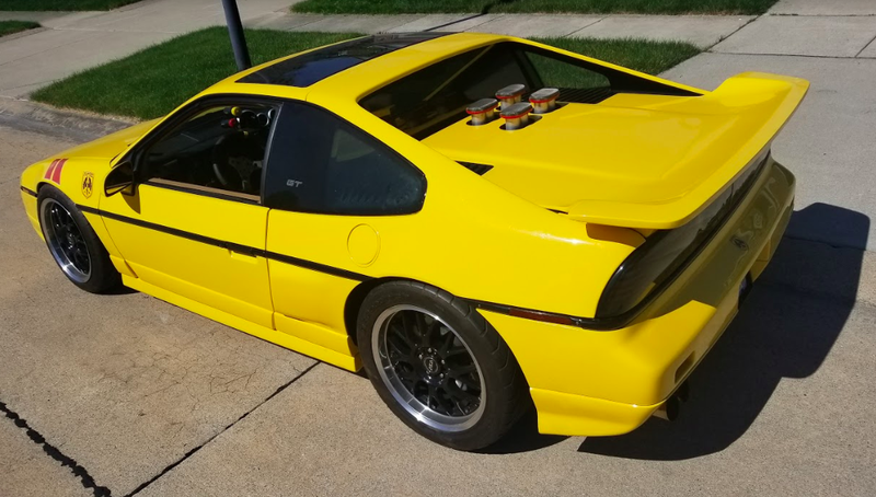 Illustration for article titled I Helped a Michigan Man Fix His Late Father's Highly-Modified Pontiac Fiero and My God Does it Rip